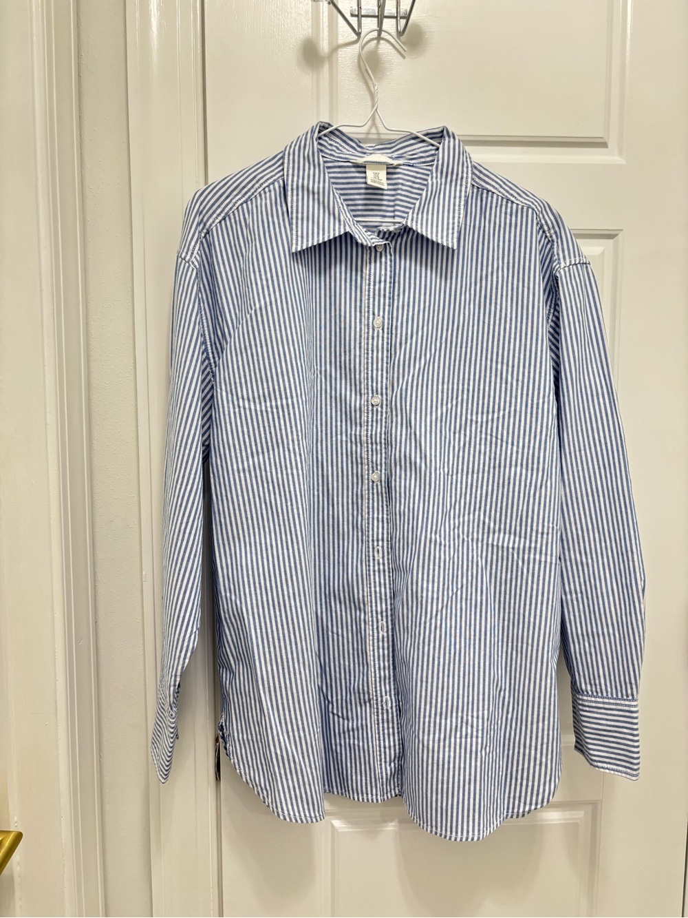 H&M Blue and White Striped Women's Button-Down Shirt